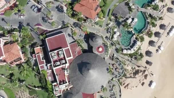 Cabo San Lucas, México, Birdseye Vista Aérea de Coastal Upscale Hotel Resorts — Vídeo de stock