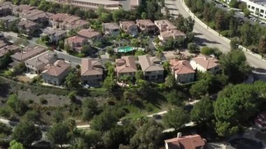 Varlıklı mahallelerde Calabasas lüks evleri, hava manzarası