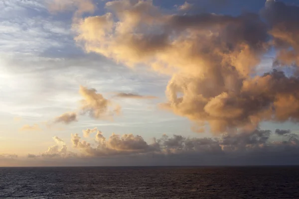 Sonnenaufgang im Pazifik — Stockfoto