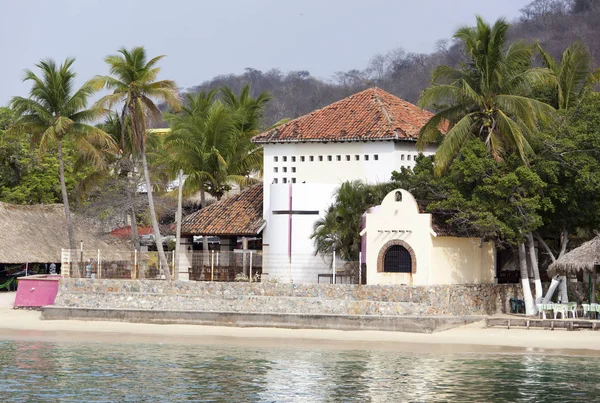 Igreja na praia — Fotografia de Stock