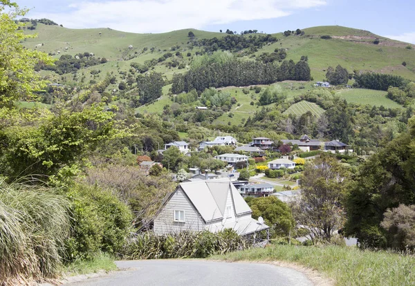 Akaroa cidade colinas — Fotografia de Stock