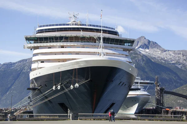 Круизные лайнеры Аляски — стоковое фото