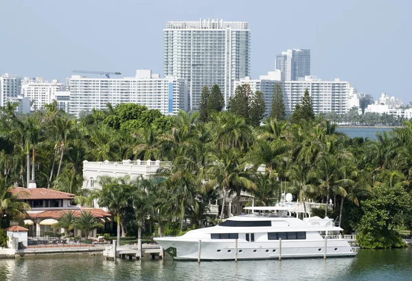 Palm Island Yacht — Stock Photo, Image