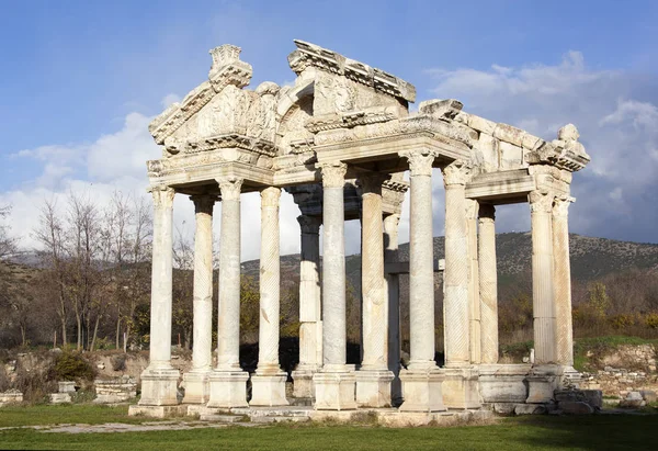 Starověké monumentální brána — Stock fotografie