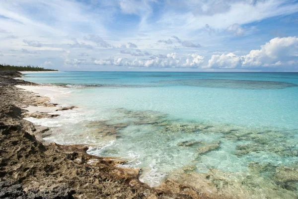 Caribische rotsachtige strand — Stockfoto