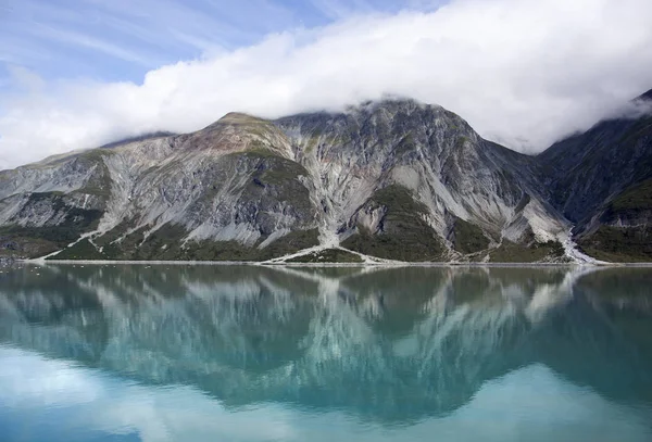 Refleciones de la montaña de Alaska — Foto de Stock