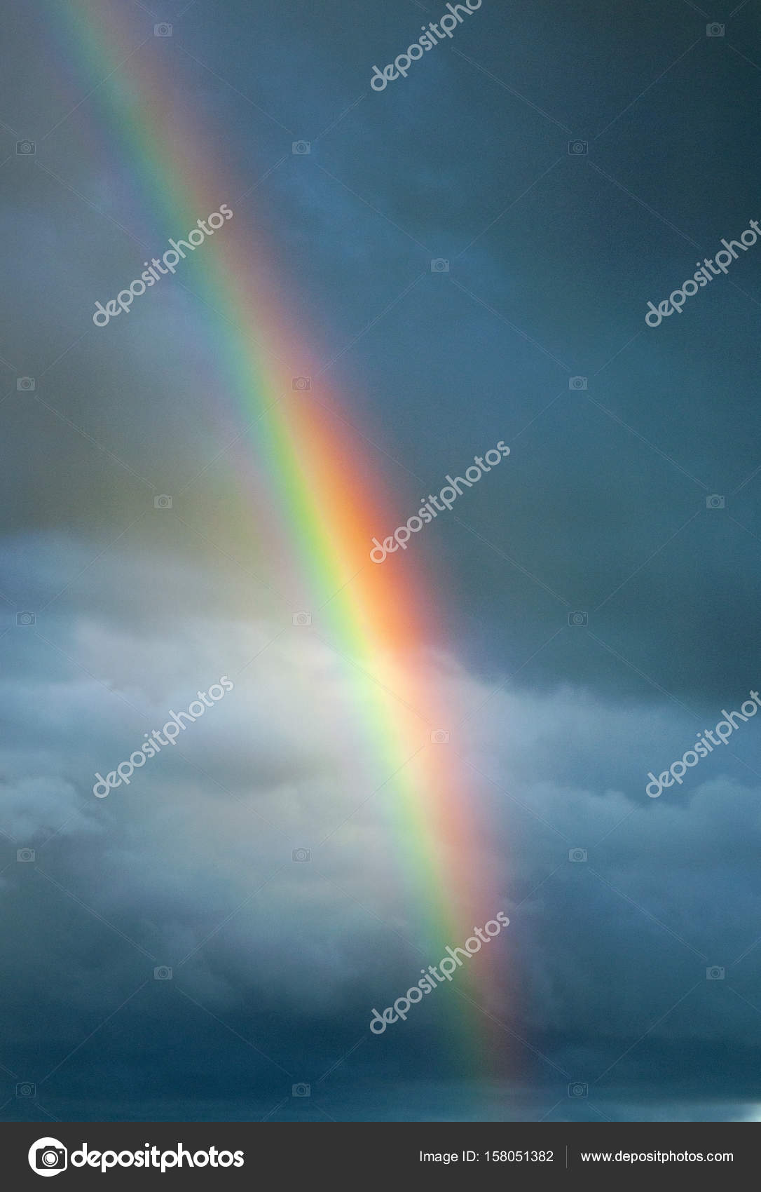 暗い空の虹 ストック写真 C Ramunas 暗い空の虹 ストック写真 C Ramunas