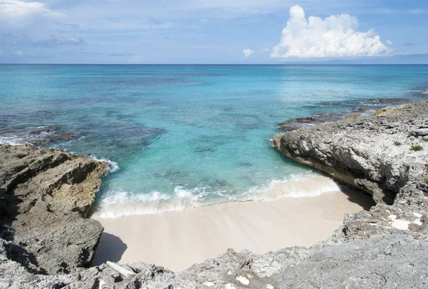 Praia minúscula do Caribe — Fotografia de Stock