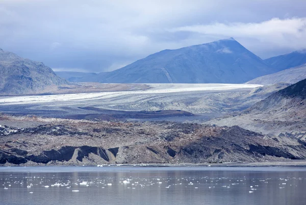 Чёрный ледник Аляски — стоковое фото