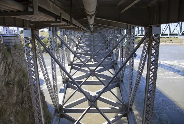 Bajo el puente del tren — Foto de Stock