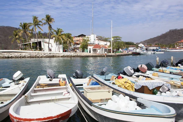 Mexicaanse vakantieoord boten — Stockfoto