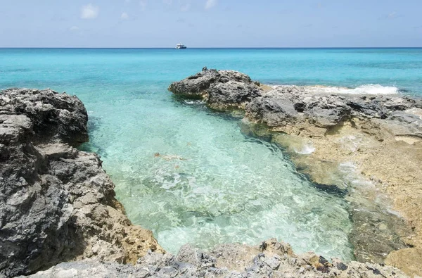 Línea costera rocosa del Caribe — Foto de Stock