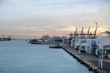 Alacakaranlıkta Port Miami