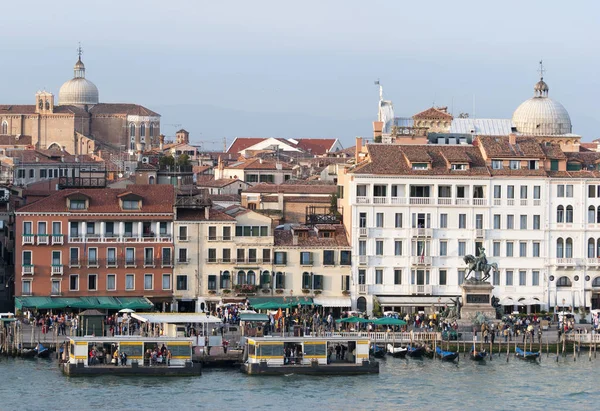 Venice Busy Waterfront — Stock Photo, Image