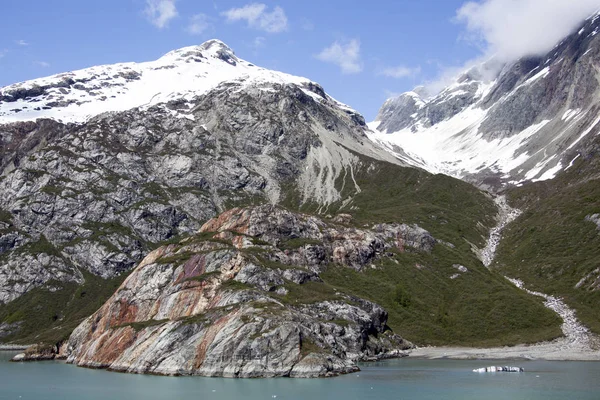 Kolorowy linia brzegowa Glacier Bay — Zdjęcie stockowe
