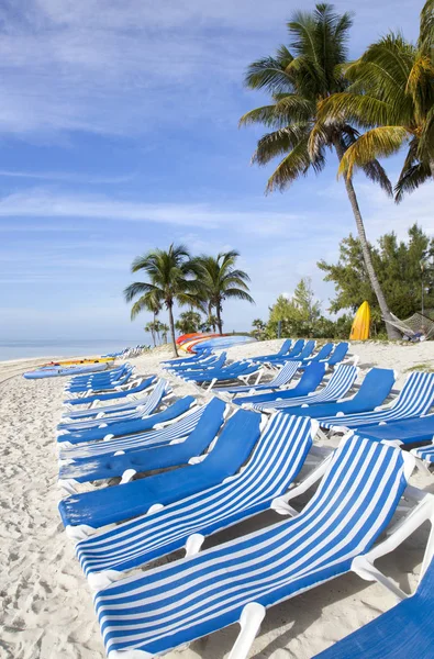 Sedie da spiaggia dell'isola dei Caraibi — Foto Stock