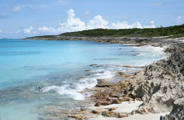 Plage rocheuse de l’île des Caraïbes — Photo