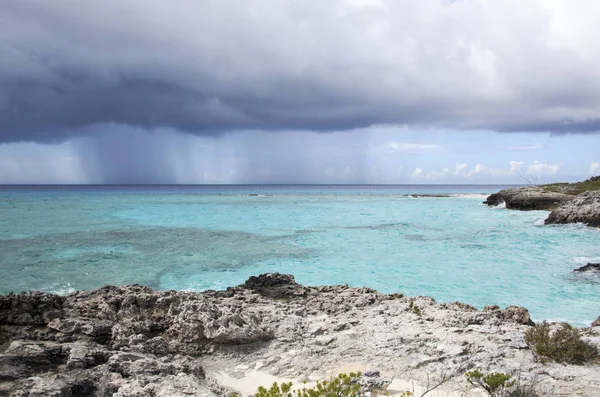 Karaiby, deszczowe niebo — Zdjęcie stockowe