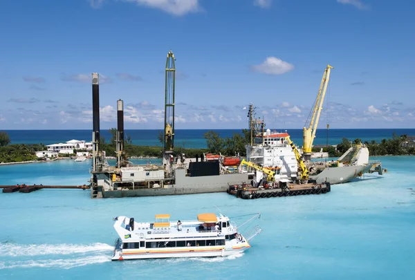 Industriële schip In Bahama 's — Stockfoto