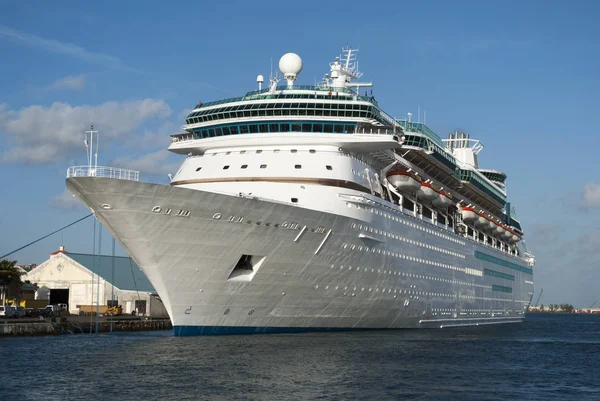 Cruise Ship At Dusk in Nassau — Stock Photo, Image