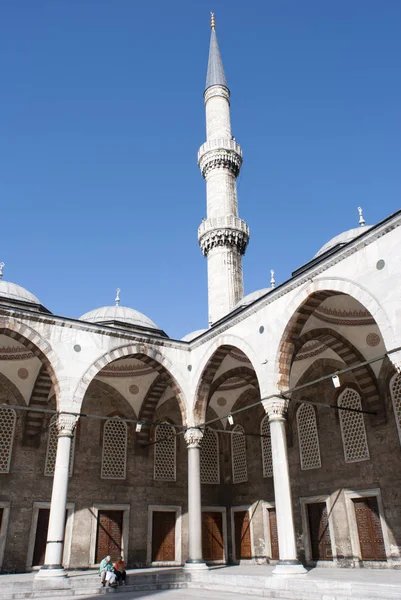 Istanbul Old Town Mosque Yard — Stock Photo, Image