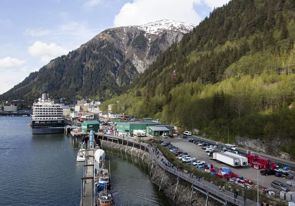 Juneau Town Port and Juneau Mountain — Stock Photo, Image