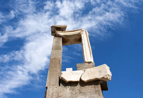 Fragmento de Éfeso con un cielo azul —  Fotos de Stock