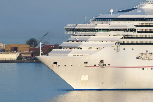 Het cruiseschip in de haven van Nassau — Stockfoto