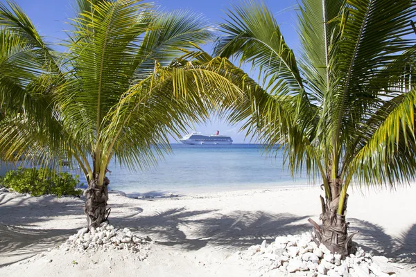 Plaża Grand Cayman Seven Mile — Zdjęcie stockowe