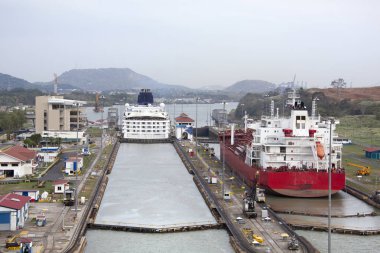 Gemi ve Kargo Panama Şehri 'ne giriyor.