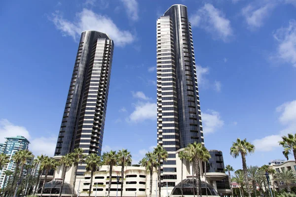 Two Identical Skyscrapers Surrounded Palm Trees San Diego Downtown California — Stock Photo, Image