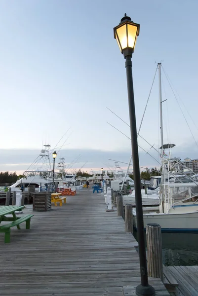 Freeport Taki Lucaya Tatil Beldesi Marinasının Alacakaranlıktaki Manzarası Grand Bahama — Stok fotoğraf