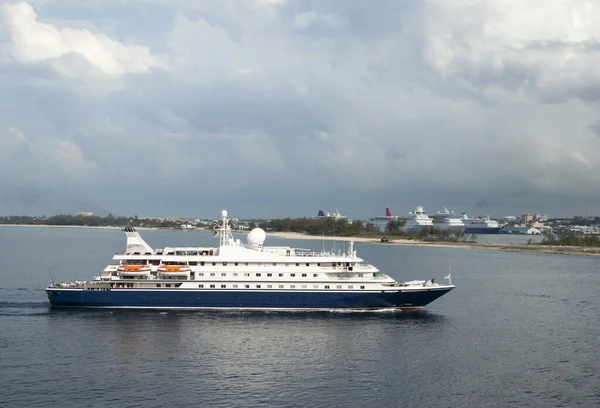 Chegada Manhã Pequeno Navio Cruzeiro Para Nassau Porto Escala Mais — Fotografia de Stock