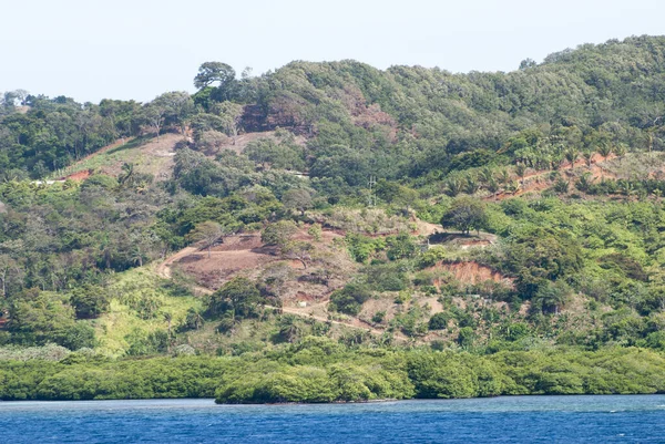 Côte Verdoyante Escarpée Île Roatan Lieu Vacances Populaire Dans Les — Photo