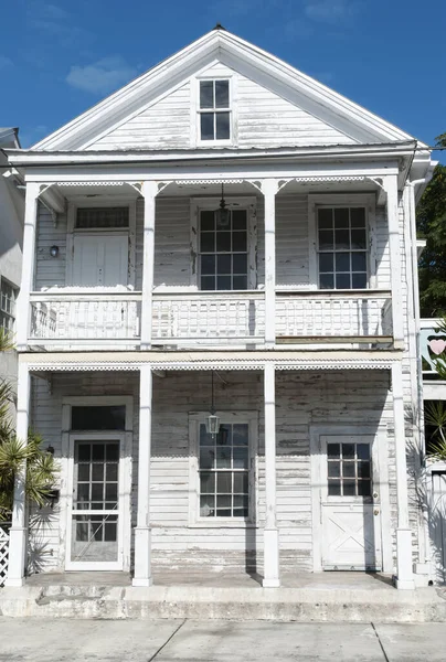 Starý Zanedbaný Dřevěný Dům Slunečného Dne Městě Key West Resort — Stock fotografie