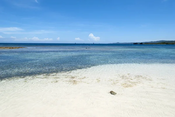 Krystalicznie Czyste Wody Pustej Plaży Mahogany Bay Roatan Island Honduras — Zdjęcie stockowe