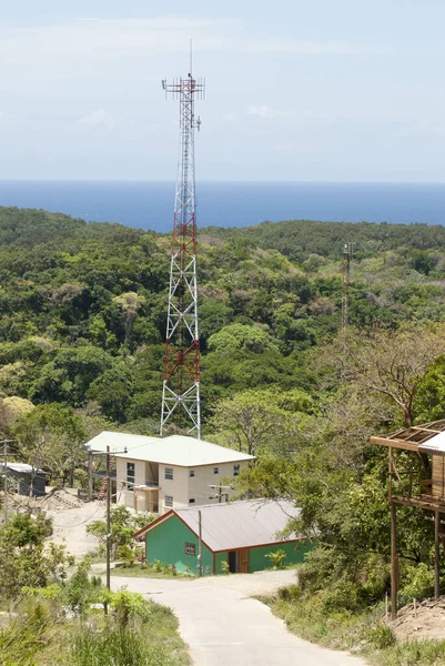 Tours Télécommunication Construites Dans Village Île Roatan Honduras — Photo