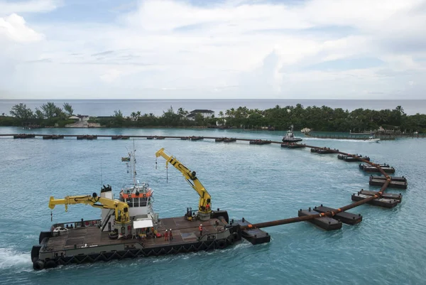 Remolcador Con Grúas Maniobrando Puerto Nassau Bahamas —  Fotos de Stock