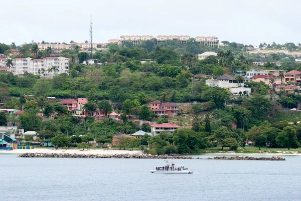 Barco Turístico Que Pasa Por Playa Montego Bay Distrito Residencial — Foto de Stock