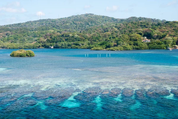 Vista Mañana Las Aguas Poco Profundas Colores Costa Isla Turística —  Fotos de Stock