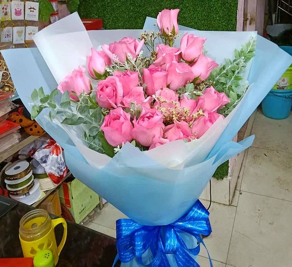 Beautiful Pink Color Roses Bouquet Great Wedding Proposal Valentine Day — Stok fotoğraf