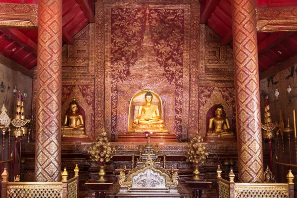 Изображение Золотого Будды внутри храма в Таиланде — стоковое фото