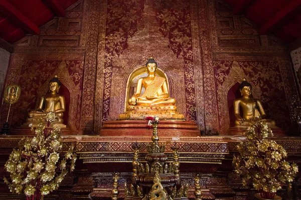 Wat Phra Singh, Tayland içinde oturan üç Buda görüntüleri