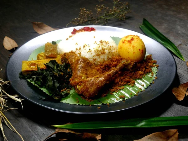 Hidangan Nasi Tradisional Indonesia Yang Terdiri Dari Nasi Padang Atas — Stok Foto