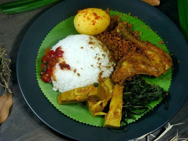 Hidangan Nasi Tradisional Indonesia Yang Terdiri Dari Nasi Padang Atas — Stok Foto