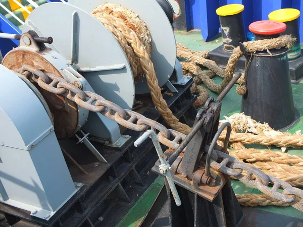 Poleas Anclaje Barcos Con Cuerdas Cadenas Hierro — Foto de Stock