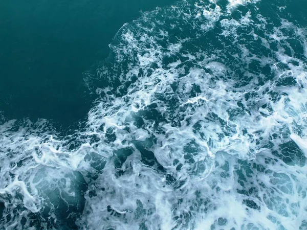 Ondas Salpicantes Água Mar Com Ondas Brancas — Fotografia de Stock