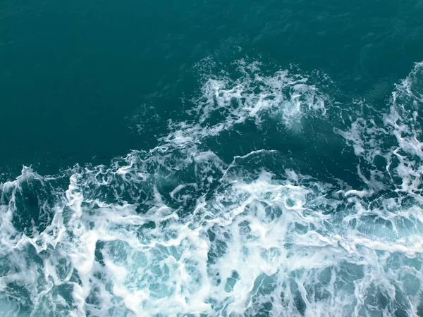 Ondas Salpicantes Água Mar Com Ondas Brancas — Fotografia de Stock