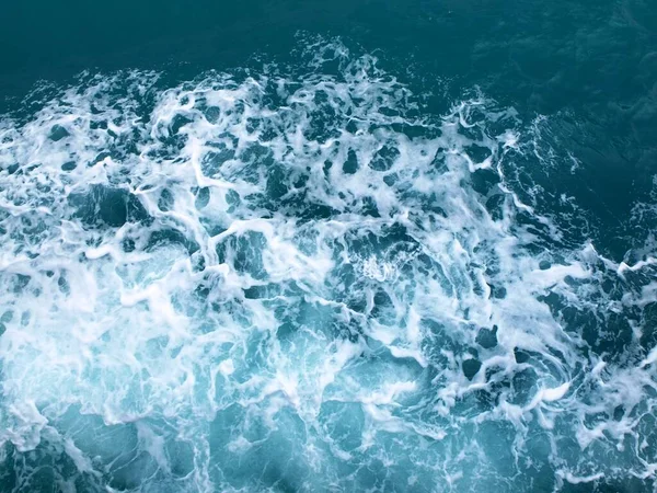 Ondas Salpicantes Água Mar Com Ondas Brancas — Fotografia de Stock