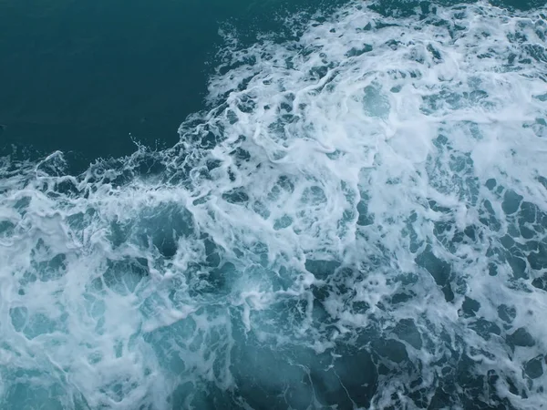 Ondas Salpicantes Água Mar Com Ondas Brancas — Fotografia de Stock